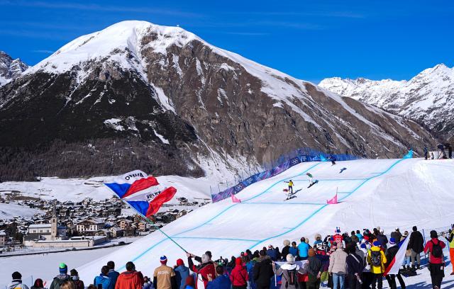 (260214) -- LIVIGNO, Feb. 14, 2026 (Xinhua) -- Julia Nirani-Pereira of France, Faye Thelen of the United States, Chloe Trespeuch of France and Stacy Gaskill of the United States (L to R) compete during the women's snowboard cross quarterfinal at the Milan-Cortina 2026 Olympic Winter Games in Livigno, Italy, Feb. 13, 2026. (Xinhua/Wu Huiwo)