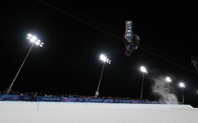 (260214) -- LIVIGNO, Feb. 14, 2026 (Xinhua) -- Lee Chaeun of South Korea competes during the men's snowboard halfpipe final at the Milan-Cortina 2026 Olympic Winter Games in Livigno, Italy, Feb. 13, 2026. (Xinhua/Xia Yifang)