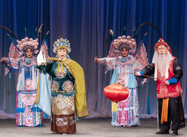 (260214) -- TORONTO, Feb. 14, 2026 (Xinhua) -- Performers from the China National Peking Opera Company act onstage during the 2026 Happy Chinese New Year Peking Opera Gala in Toronto, Canada, on Feb. 13, 2026. (Photo by Zou Zheng/Xinhua)
