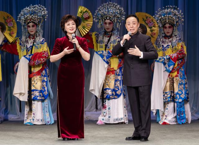 (260214) -- TORONTO, Feb. 14, 2026 (Xinhua) -- Peking Opera artists Yu Kuizhi (R, front) and Li Shengsu (L, front) from the China National Peking Opera Company perform during the 2026 Happy Chinese New Year Peking Opera Gala in Toronto, Canada, on Feb. 13, 2026. (Photo by Zou Zheng/Xinhua)
