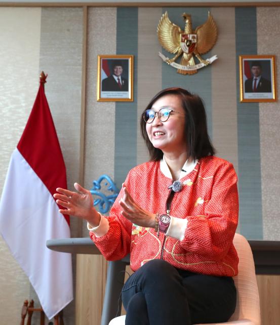 (260214) -- JAKARTA, Feb. 14, 2026 (Xinhua) -- Indonesian Deputy Minister of Creative Economy Irene Umar, who also serves as chairperson of the National Chinese New Year Organizing Committee, speaks during an interview with Xinhua in Jakarta, Indonesia, Feb. 13, 2026.
  TO GO WITH "Interview: Indonesia's national-level Chinese New Year celebration to enhance cultural understanding, says senior official" (Xinhua/Cen Yunpeng)