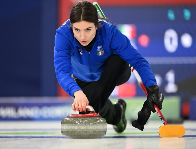 (260214) -- CORTINA D'AMPEZZO, Feb. 14, 2026 (Xinhua) -- Stefania Constantini of Italy competes during the curling women round robin session 4 match between China and Italy at the 2026 Milan-Cortina Winter Olympics in Cortina, Italy, Feb. 14, 2026. (Xinhua/Lian Yi)