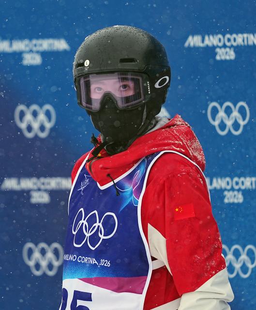 (260214) -- LIVIGNO, Feb. 14, 2026 (Xinhua) -- Li Ruilin of China waits for score after competing during the freestyle skiing women's dual moguls 1/16 finals at the Milan-Cortina 2026 Olympic Winter Games in Livigno, Italy, Feb. 14, 2026. (Xinhua/Wu Huiwo)