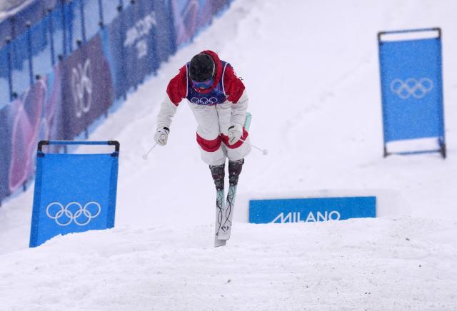 (260214) -- LIVIGNO, Feb. 14, 2026 (Xinhua) -- Yang Ya of China competes during the freestyle skiing women's dual moguls 1/16 finals at the Milan-Cortina 2026 Olympic Winter Games in Livigno, Italy, Feb. 14, 2026. (Xinhua/Hu Chao)