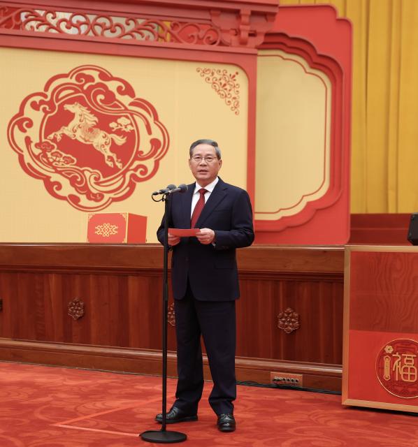 (260214) -- BEIJING, Feb. 14, 2026 (Xinhua) -- Chinese Premier Li Qiang presides over a reception to usher in the Chinese New Year at the Great Hall of the People in Beijing, capital of China, Feb. 14, 2026. The Communist Party of China Central Committee and the State Council held the reception here on Saturday. (Xinhua/Huang Jingwen)