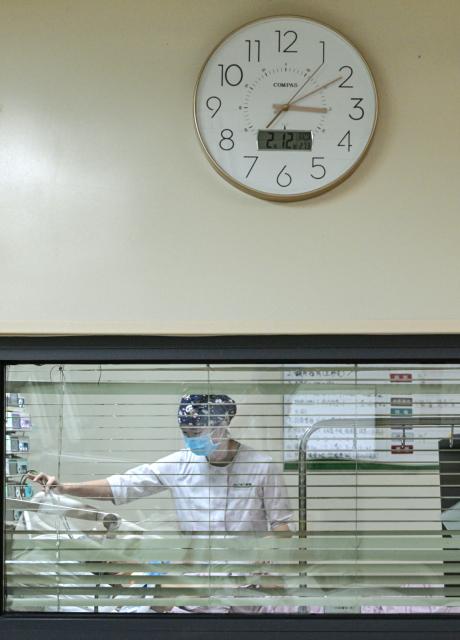 (260214) -- BEIJING, Feb. 14, 2026 (Xinhua) -- At 3:10 p.m. on Feb. 12, 2026: a nurse cares for critically ill patient in the intensive care unit (ICU) of the Emergency Department in Guang'anmen Hospital in Beijing, capital of China. With the Spring Festival just around the corner, the staff members at the Emergency Department of Guang'anmen Hospital remain on duty around the clock. Racing against time, they are fully committed to protect the health of patients.
   As a national-level emergency center which integrates Traditional Chinese Medicine and Western medicine, the Emergency Department of Guang'anmen Hospital was founded over 40 years ago. Generations of medical practitioners have carried forward the wisdom of Traditional Chinese Medicine while keeping pace with modern emergency rescue. They are not only proficient in using advanced emergency equipment such as Extracorporeal Membrane Oxygenation (ECMO) and ultrasound diagnostic instruments to rescue critically ill patients, but also provide patients with precise and effective characteristic diagnosis and treatment, featuring over 30 hospital-agreed prescriptions and more than 20 external treatment methods of Traditional Chinese Medicine. (Xinhua/Li He)