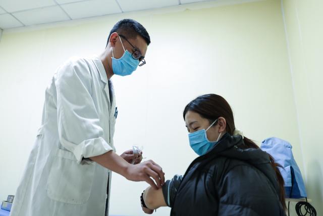 (260214) -- BEIJING, Feb. 14, 2026 (Xinhua) -- At 8:27 p.m. on Feb. 5, 2026: a doctor provides acupuncture treatment to a patient in the Emergency Department in Guang'anmen Hospital in Beijing, capital of China. With the Spring Festival just around the corner, the staff members at the Emergency Department of Guang'anmen Hospital remain on duty around the clock. Racing against time, they are fully committed to protect the health of patients.
   As a national-level emergency center which integrates Traditional Chinese Medicine and Western medicine, the Emergency Department of Guang'anmen Hospital was founded over 40 years ago. Generations of medical practitioners have carried forward the wisdom of Traditional Chinese Medicine while keeping pace with modern emergency rescue. They are not only proficient in using advanced emergency equipment such as Extracorporeal Membrane Oxygenation (ECMO) and ultrasound diagnostic instruments to rescue critically ill patients, but also provide patients with precise and effective characteristic diagnosis and treatment, featuring over 30 hospital-agreed prescriptions and more than 20 external treatment methods of Traditional Chinese Medicine. (Xinhua/Zhang Yuwei)