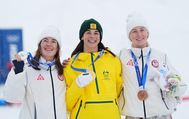 (260214) -- LIVIGNO, Feb. 14, 2026 (Xinhua) -- Gold medalist Jakara Anthony (C) of Australia, silver medalist Jaelin Kauf (L) of the United States and bronze medalist Elizabeth Lemley of the United States pose for photos during the awarding ceremony for the freestyle skiing women's dual moguls at the Milan-Cortina 2026 Olympic Winter Games in Livigno, Italy, Feb. 14, 2026. (Xinhua/Wu Huiwo)
