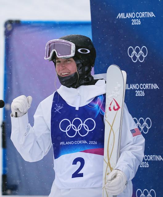 (260214) -- LIVIGNO, Feb. 14, 2026 (Xinhua) -- Elizabeth Lemley of the United States celebrates after winning the freestyle skiing women's dual moguls small final at the Milan-Cortina 2026 Olympic Winter Games in Livigno, Italy, Feb. 14, 2026. (Xinhua/Wu Huiwo)