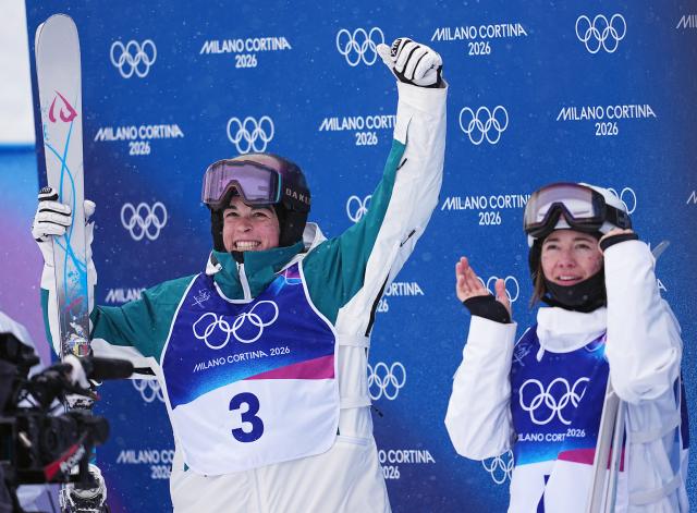 (260214) -- LIVIGNO, Feb. 14, 2026 (Xinhua) -- Jakara Anthony (L) of Australia celebrates after winning the freestyle skiing women's dual moguls big final at the Milan-Cortina 2026 Olympic Winter Games in Livigno, Italy, Feb. 14, 2026. (Xinhua/Wu Huiwo)