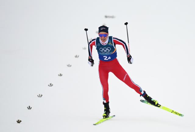 (260214) -- TESERO, Feb. 14, 2026 (Xinhua) -- Norway's Heidi Weng sprints during the cross-country skiing women's 4x7.5km relay match at the Milan-Cortina 2026 Olympic Winter Games in Tesero, Italy, Feb. 14, 2026. (Xinhua/He Canling)