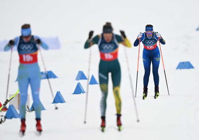 (260214) -- TESERO, Feb. 14, 2026 (Xinhua) -- Athletes compete during the cross-country skiing women's 4x7.5km relay match at the Milan-Cortina 2026 Olympic Winter Games in Tesero, Italy, Feb. 14, 2026. (Xinhua/He Canling)