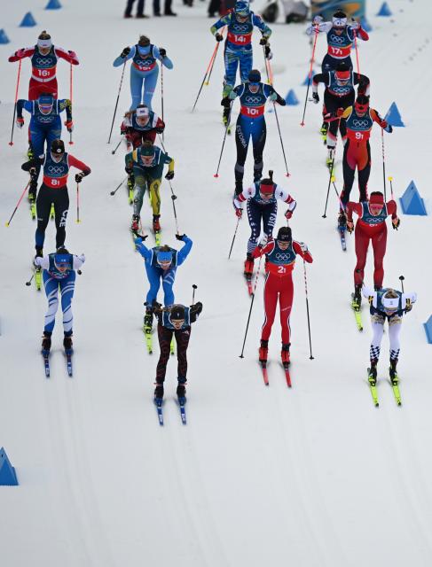 (260214) -- TESERO, Feb. 14, 2026 (Xinhua) -- Athletes start during the cross-country skiing women's 4x7.5km relay match at the Milan-Cortina 2026 Olympic Winter Games in Tesero, Italy, Feb. 14, 2026. (Xinhua/He Canling)