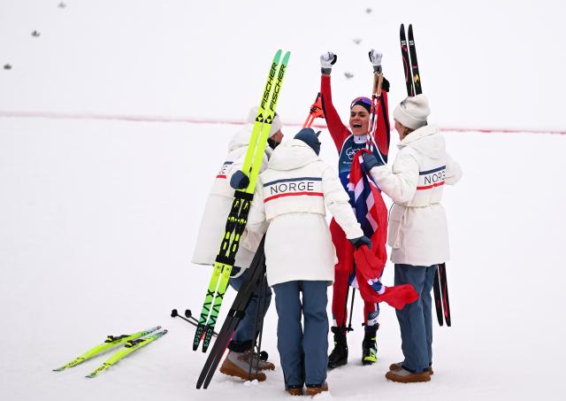(260214) -- TESERO, Feb. 14, 2026 (Xinhua) -- Athletes of Norway celebrate after the cross-country skiing women's 4x7.5km relay match at the Milan-Cortina 2026 Olympic Winter Games in Tesero, Italy, Feb. 14, 2026. (Xinhua/He Canling)