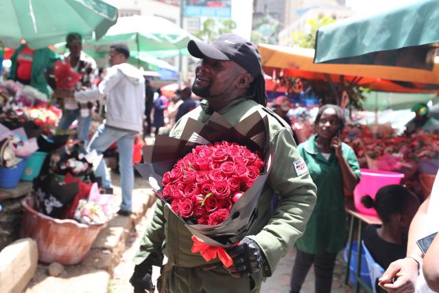 (260214) -- NAIROBI, Feb. 14, 2026 (Xinhua) -- A delivery rider holds a rose bouquet on the Valentine's Day in downtown Nairobi, Kenya, Feb. 14, 2026. (Photo by Henry Naminde/Xinhua)