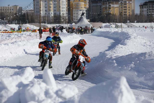 (260214) -- ASTANA, Feb. 14, 2026 (Xinhua) -- People participate in winter sports during the winter festival in Astana, Kazakhstan, Feb. 14, 2026. (Photo by Kalizhan Ospanov/Xinhua)