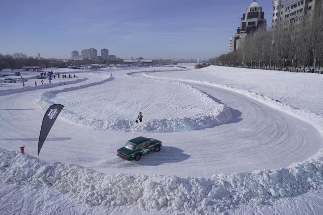 (260214) -- ASTANA, Feb. 14, 2026 (Xinhua) -- A driver drifts in the Kazakhstan Winter Drift Competition in Astana, Kazakhstan, Feb. 14, 2026. (Photo by Kalizhan Ospanov/Xinhua)