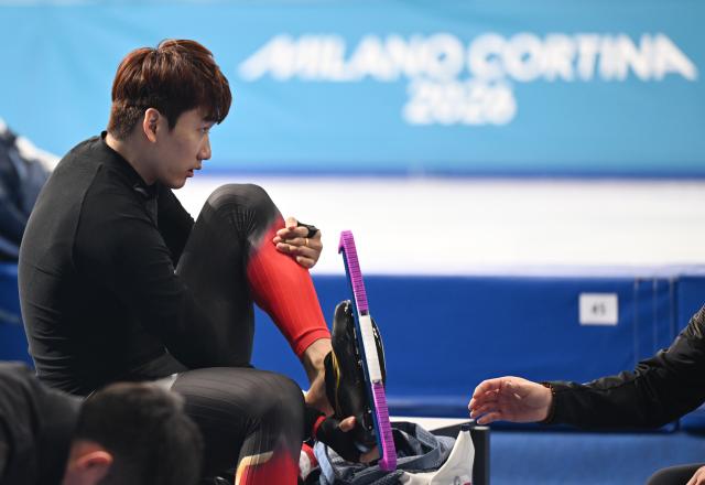 (260214) -- MILAN, Feb. 14, 2026 (Xinhua) -- Gao Tingyu of China is seen before the speed skating men's 500m at the Milan-Cortina 2026 Olympic Winter Games in Milan, Italy, Feb. 14, 2026. (Xinhua/Wu Wei)