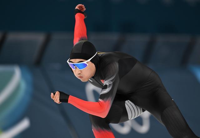 (260214) -- MILAN, Feb. 14, 2026 (Xinhua) -- Gao Tingyu of China competes during the speed skating men's 500m match at the Milan-Cortina 2026 Olympic Winter Games in Milan, Italy, Feb. 14, 2026. (Xinhua/Wu Wei)