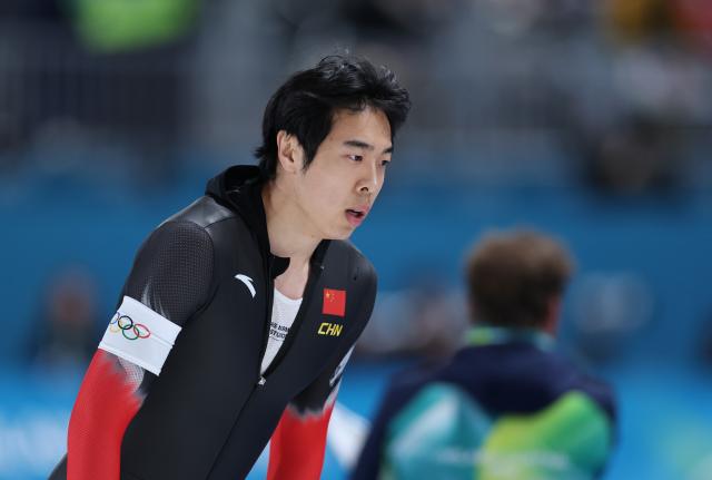 (260214) -- MILAN, Feb. 14, 2026 (Xinhua) -- Lian Ziwen of China reacts after the speed skating men's 500m match at the Milan-Cortina 2026 Olympic Winter Games in Milan, Italy, Feb. 14, 2026. (Xinhua/Du Xiaoyi)
