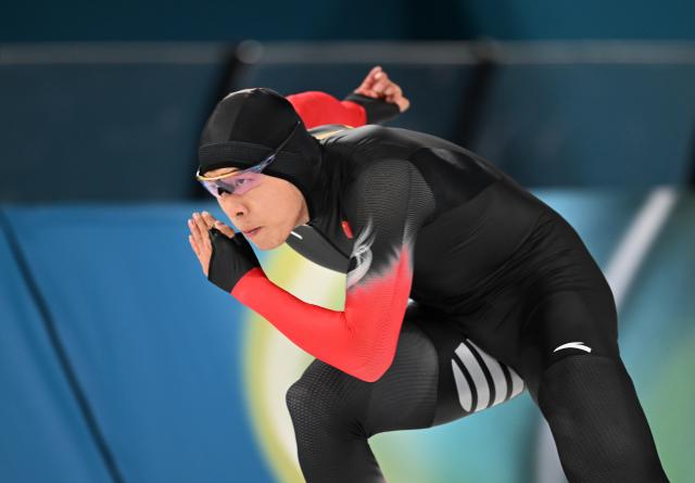 (260214) -- MILAN, Feb. 14, 2026 (Xinhua) -- Lian Ziwen of China competes during the speed skating men's 500m match at the Milan-Cortina 2026 Olympic Winter Games in Milan, Italy, Feb. 14, 2026. (Xinhua/Wu Wei)