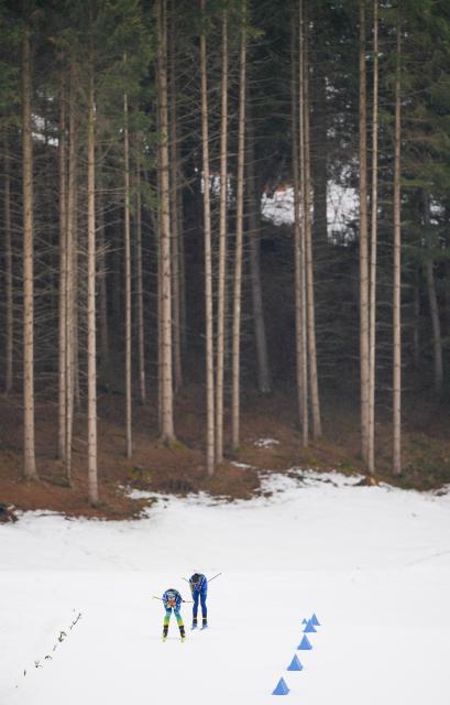 (260214) -- TESERO, Feb. 14, 2026 (Xinhua) -- Athletes compete during the cross-country skiing women's 4x7.5km relay match at the Milan-Cortina 2026 Olympic Winter Games in Tesero, Italy, Feb. 14, 2026. (Xinhua/Peng Ziyang)