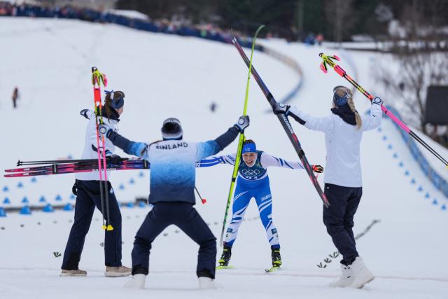 (260214) -- TESERO, Feb. 14, 2026 (Xinhua) -- Athletes of Finland celebrate after the cross-country skiing women's 4x7.5km relay match at the Milan-Cortina 2026 Olympic Winter Games in Tesero, Italy, Feb. 14, 2026. (Xinhua/Peng Ziyang)
