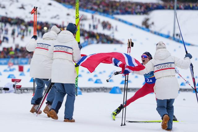 (260214) -- TESERO, Feb. 14, 2026 (Xinhua) -- Athletes of Norway celebrate after winning the cross-country skiing women's 4x7.5km relay match at the Milan-Cortina 2026 Olympic Winter Games in Tesero, Italy, Feb. 14, 2026. (Xinhua/Peng Ziyang)