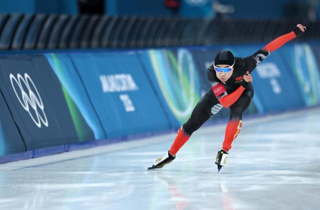 (260214) -- MILAN, Feb. 14, 2026 (Xinhua) -- Gao Tingyu of China competes during the speed skating men's 500m final at the Milan-Cortina 2026 Olympic Winter Games in Milan, Italy, Feb. 14, 2026. (Xinhua/Li Jing)