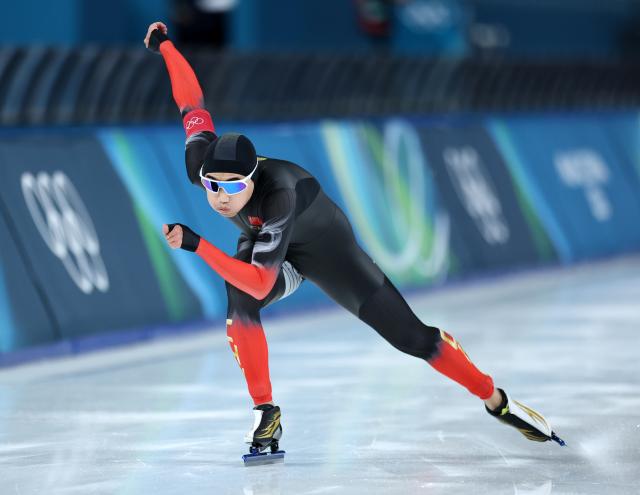 (260214) -- MILAN, Feb. 14, 2026 (Xinhua) -- Gao Tingyu of China competes during the speed skating men's 500m final at the Milan-Cortina 2026 Olympic Winter Games in Milan, Italy, Feb. 14, 2026. (Xinhua/Li Jing)