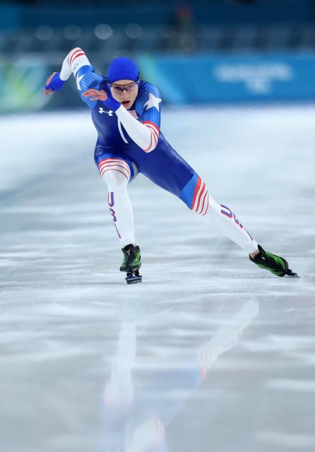 (260214) -- MILAN, Feb. 14, 2026 (Xinhua) -- Jordan Stolz of the United States competes during the speed skating men's 500m final at the Milan-Cortina 2026 Olympic Winter Games in Milan, Italy, Feb. 14, 2026. (Xinhua/Li Jing)