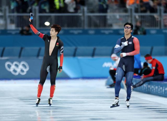 (260214) -- MILAN, Feb. 14, 2026 (Xinhua) -- Gao Tingyu (L) of China reacts after the speed skating men's 500m final at the Milan-Cortina 2026 Olympic Winter Games in Milan, Italy, Feb. 14, 2026. (Xinhua/Li Jing)