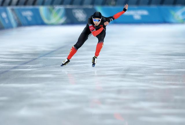 (260214) -- MILAN, Feb. 14, 2026 (Xinhua) -- Gao Tingyu of China competes during the speed skating men's 500m final at the Milan-Cortina 2026 Olympic Winter Games in Milan, Italy, Feb. 14, 2026. (Xinhua/Li Jing)