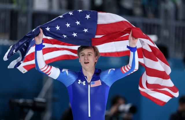 (260214) -- MILAN, Feb. 14, 2026 (Xinhua) -- Jordan Stolz of the United States celebrates after the speed skating men's 500m final at the Milan-Cortina 2026 Olympic Winter Games in Milan, Italy, Feb. 14, 2026. (Xinhua/Du Xiaoyi)