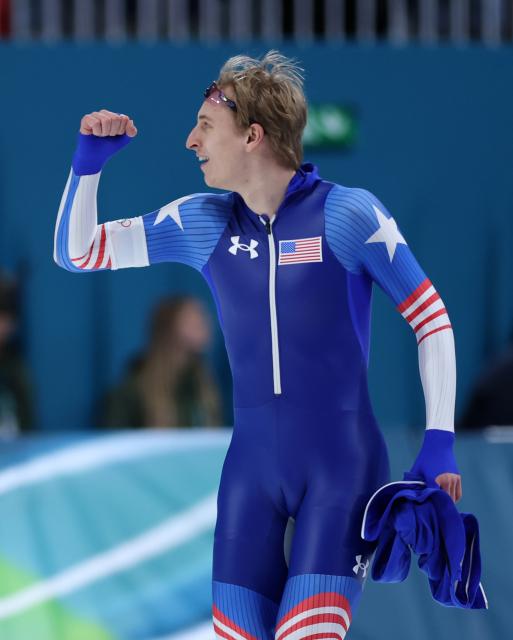 (260214) -- MILAN, Feb. 14, 2026 (Xinhua) -- Jordan Stolz of the United States celebrates after the speed skating men's 500m final at the Milan-Cortina 2026 Olympic Winter Games in Milan, Italy, Feb. 14, 2026. (Xinhua/Du Xiaoyi)