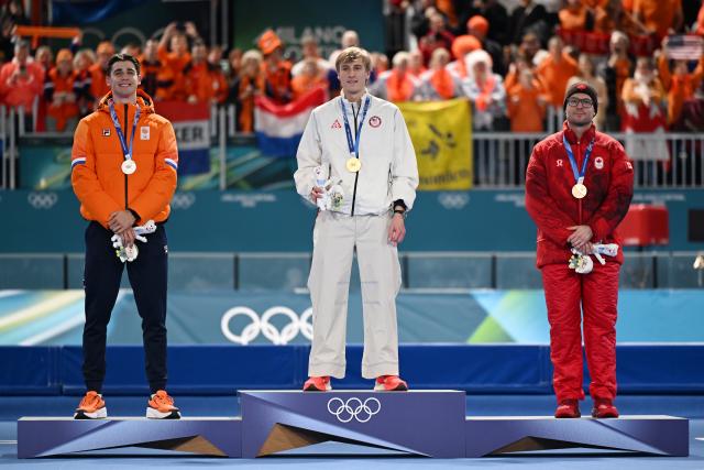 (260214) -- MILAN, Feb. 14, 2026 (Xinhua) -- Gold medalist Jordan Stolz (C) of the United States, silver medalist Jenning de Boo (L) of the Netherlands, and bronze medalist Laurent Dubreuil of Canada attend the awarding ceremony of the speed skating men's 500m final at the Milan-Cortina 2026 Olympic Winter Games in Milan, Italy, Feb. 14, 2026. (Xinhua/Wu Wei)