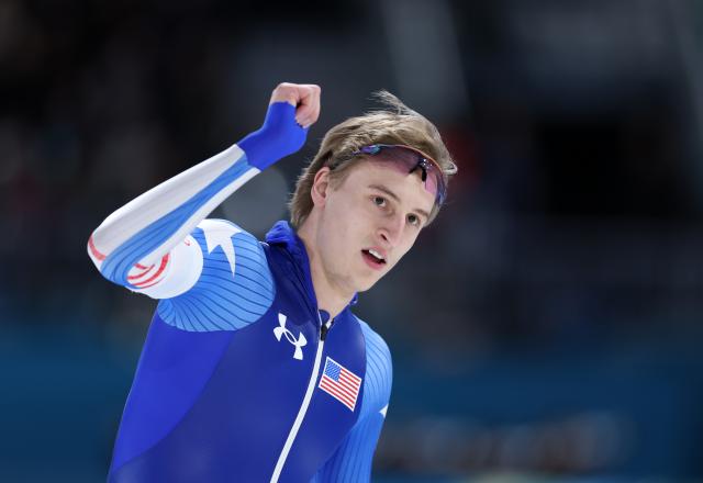 (260214) -- MILAN, Feb. 14, 2026 (Xinhua) -- Jordan Stolz of the United States celebrates after the speed skating men's 500m final at the Milan-Cortina 2026 Olympic Winter Games in Milan, Italy, Feb. 14, 2026. (Xinhua/Du Xiaoyi)
