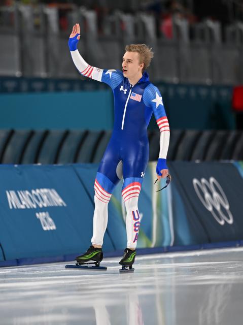 (260214) -- MILAN, Feb. 14, 2026 (Xinhua) -- Jordan Stolz of the United States waves after the speed skating men's 500m final at the Milan-Cortina 2026 Olympic Winter Games in Milan, Italy, Feb. 14, 2026. (Xinhua/Wu Wei)