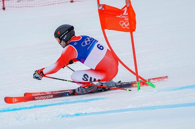 (260214) -- BORMIO, Feb. 14, 2026 (Xinhua) -- Loic Meillard of Switzerland competes during the alpine skiing men's giant slalom run 2 at the Milan-Cortina 2026 Olympic Winter Games in Bormio, Italy, Feb. 14, 2026. (Xinhua/Yan Linyun)