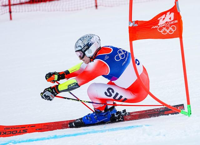 (260214) -- BORMIO, Feb. 14, 2026 (Xinhua) -- Marco Odermatt of Switzerland competes during the alpine skiing men's giant slalom run 2 at the Milan-Cortina 2026 Olympic Winter Games in Bormio, Italy, Feb. 14, 2026. (Xinhua/Yan Linyun)