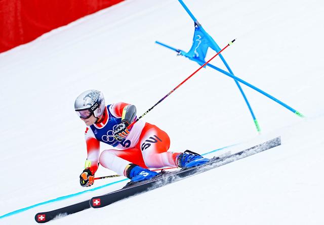(260214) -- BORMIO, Feb. 14, 2026 (Xinhua) -- Marco Odermatt of Switzerland competes during the alpine skiing men's giant slalom run 2 at the Milan-Cortina 2026 Olympic Winter Games in Bormio, Italy, Feb. 14, 2026. (Xinhua/Yan Linyun)