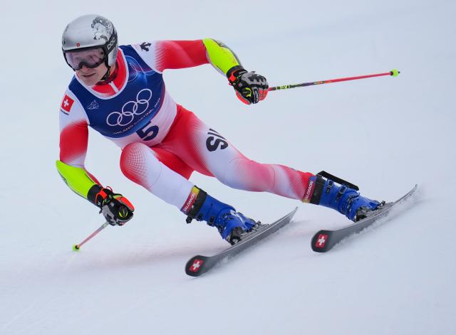 (260214) -- BORMIO, Feb. 14, 2026 (Xinhua) -- Marco Odermatt of Switzerland competes during the alpine skiing men's giant slalom run 2 at the Milan-Cortina 2026 Olympic Winter Games in Bormio, Italy, Feb. 14, 2026. (Xinhua/Hu Huhu)