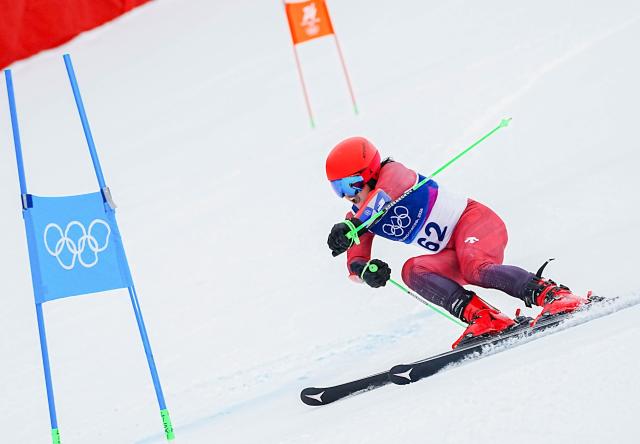 (260214) -- BORMIO, Feb. 14, 2026 (Xinhua) -- Liu Xiaochen of China competes during the alpine skiing men's giant slalom run 2 at the Milan-Cortina 2026 Olympic Winter Games in Bormio, Italy, Feb. 14, 2026. (Xinhua/Yan Linyun)