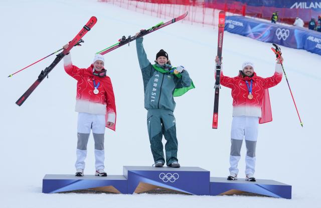 (260214) -- BORMIO, Feb. 14, 2026 (Xinhua) -- Gold medalist Lucas Pinheiro Braathen (C) of Brazil, silver medalist Marco Odermatt (L) of Switzerland, and bronze medalist Loic Meillard of Switzerland celebrate during the awarding ceremony of the alpine skiing men's giant slalom event at the Milan-Cortina 2026 Olympic Winter Games in Bormio, Italy, Feb. 14, 2026. (Xinhua/Hu Huhu)