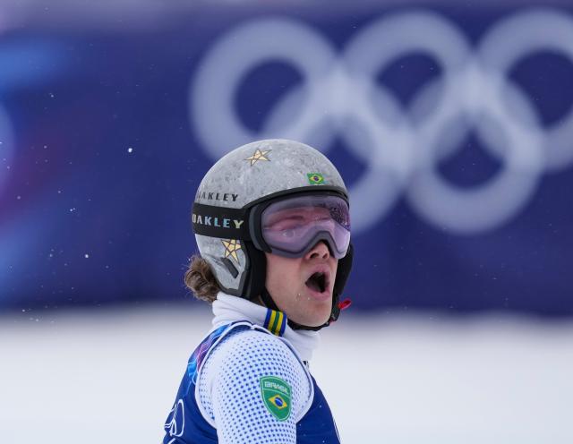 (260214) -- BORMIO, Feb. 14, 2026 (Xinhua) -- Lucas Pinheiro Braathen of Brazil reacts after the alpine skiing men's giant slalom run 2 at the Milan-Cortina 2026 Olympic Winter Games in Bormio, Italy, Feb. 14, 2026. (Xinhua/Hu Huhu)