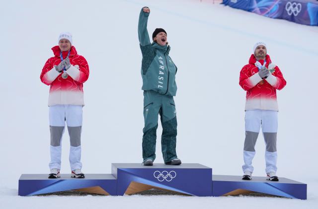 (260214) -- BORMIO, Feb. 14, 2026 (Xinhua) -- Gold medalist Lucas Pinheiro Braathen (C) of Brazil, silver medalist Marco Odermatt (L) of Switzerland, and bronze medalist Loic Meillard of Switzerland celebrate during the awarding ceremony of the alpine skiing men's giant slalom event at the Milan-Cortina 2026 Olympic Winter Games in Bormio, Italy, Feb. 14, 2026. (Xinhua/Hu Huhu)