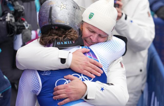 (260214) -- BORMIO, Feb. 14, 2026 (Xinhua) -- Gold medalist Lucas Pinheiro Braathen (L) of Brazil reacts after the alpine skiing men's giant slalom run 2 at the Milan-Cortina 2026 Olympic Winter Games in Bormio, Italy, Feb. 14, 2026. (Xinhua/Hu Huhu)