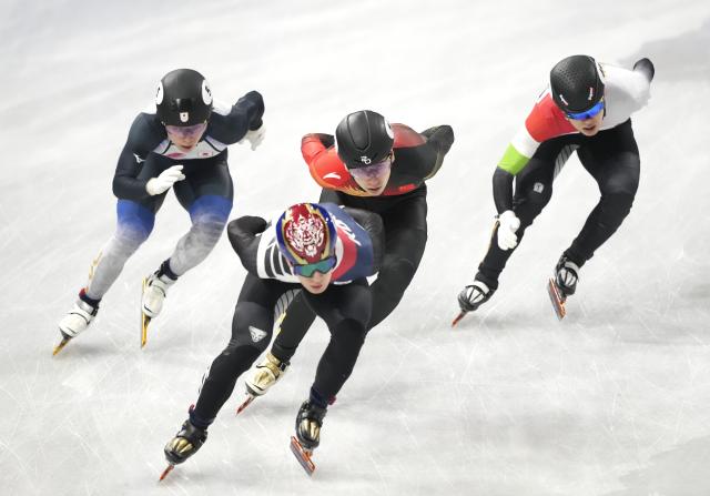 (260214) -- MILAN, Feb. 14, 2026 (Xinhua) -- Liu Shaoang (2nd R) of China competes during the short track speed skating men's 1500m quarterfinal at the Milan-Cortina 2026 Olympic Winter Games in Milan, Italy, Feb. 14, 2026. (Xinhua/Xue Yuge)