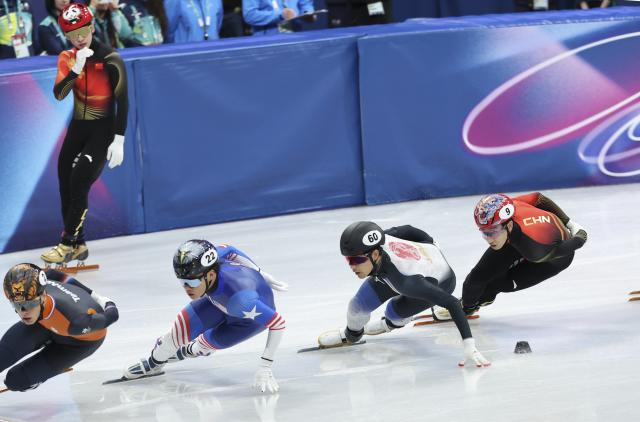 (260214) -- MILAN, Feb. 14, 2026 (Xinhua) -- Sun Long (1st R) of China competes during the short track speed skating men's 1500m quarterfinal at the Milan-Cortina 2026 Olympic Winter Games in Milan, Italy, Feb. 14, 2026. (Xinhua/Li Ming)