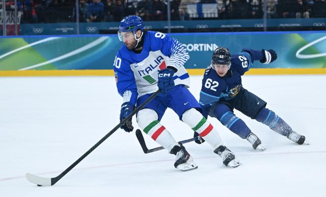 (260214) -- MILAN, Feb. 14, 2026 (Xinhua) -- Dylan di Perna (L) of Italy competes during the ice hockey men's preliminary round group B match between Finland and Italy at the Milan-Cortina 2026 Olympic Winter Games in Milan, Italy, Feb. 14, 2026. (Xinhua/Zhang Haofu)